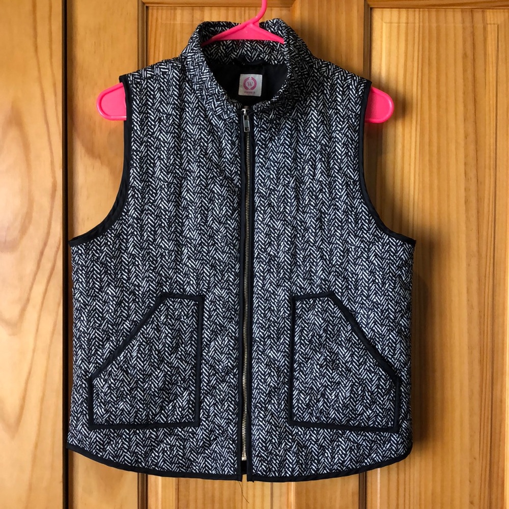 Black and White Patterned Vest in excellent condition